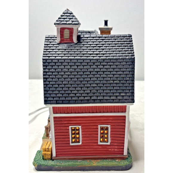Lemax Farmhouse Christmas Village Porcelain Lighted Building 2015 w/Box - Picture 4 of 6